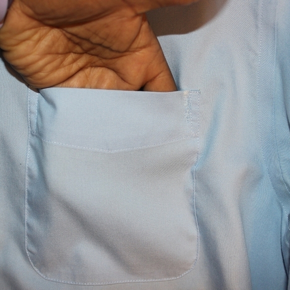 Eddie Bauer Wrinkle Free Relaxed Fit Button Down Shirt - Picture 5 of 7